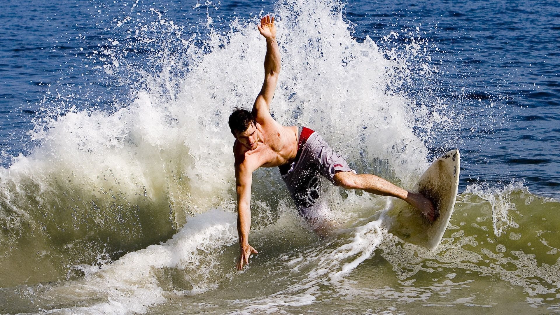 快船稳住节奏主场击退强敌，快船主场爆满